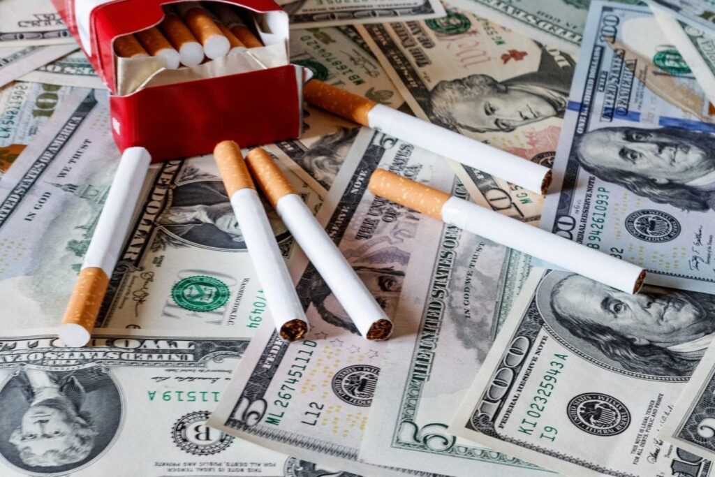 Mesmo com 81% de impostos, cigarros dão prejuízo ao Brasil 21