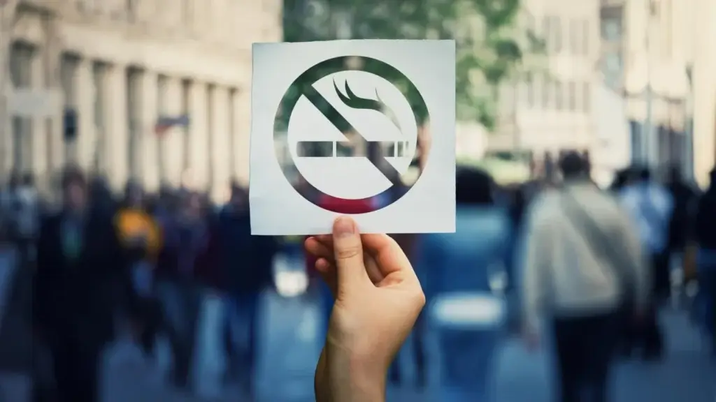 Agora é proibido fumar nas ruas de Milão, na Itália, mas o vaping segue permitido