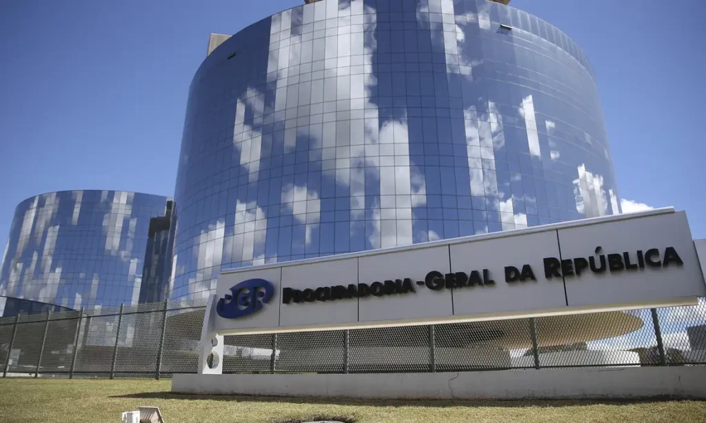 Cigarros eletrônicos no Brasil: da proibição à disputa institucional sobre regulamentação e fiscalização 30