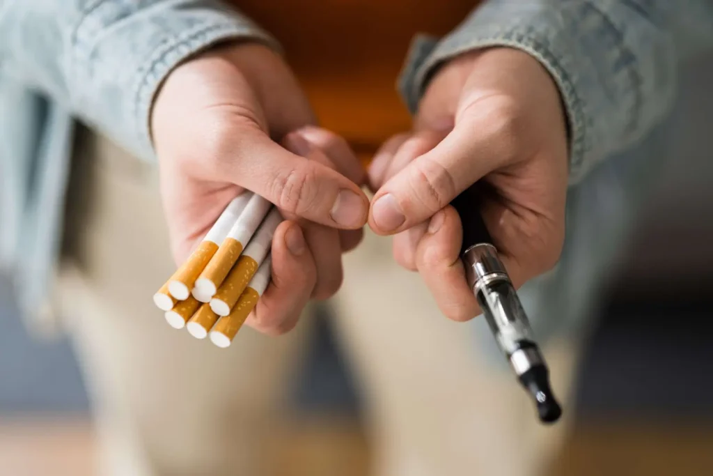 Fumantes deveriam ser incentivados a usar cigarros eletrônicos 24