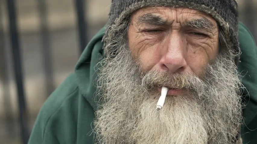 Novo projeto na Inglaterra doa cigarros eletrônicos para moradores de rua